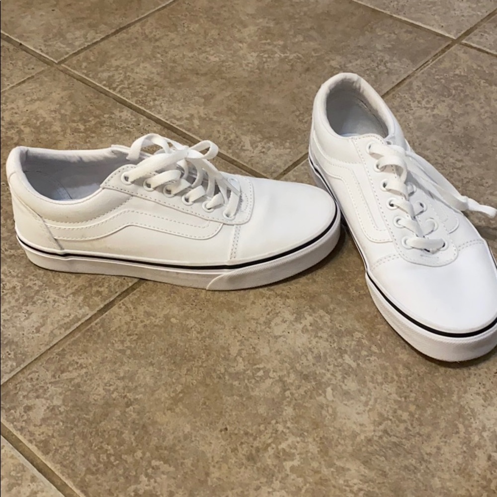 Woman’s Canvas white vans size 7.5